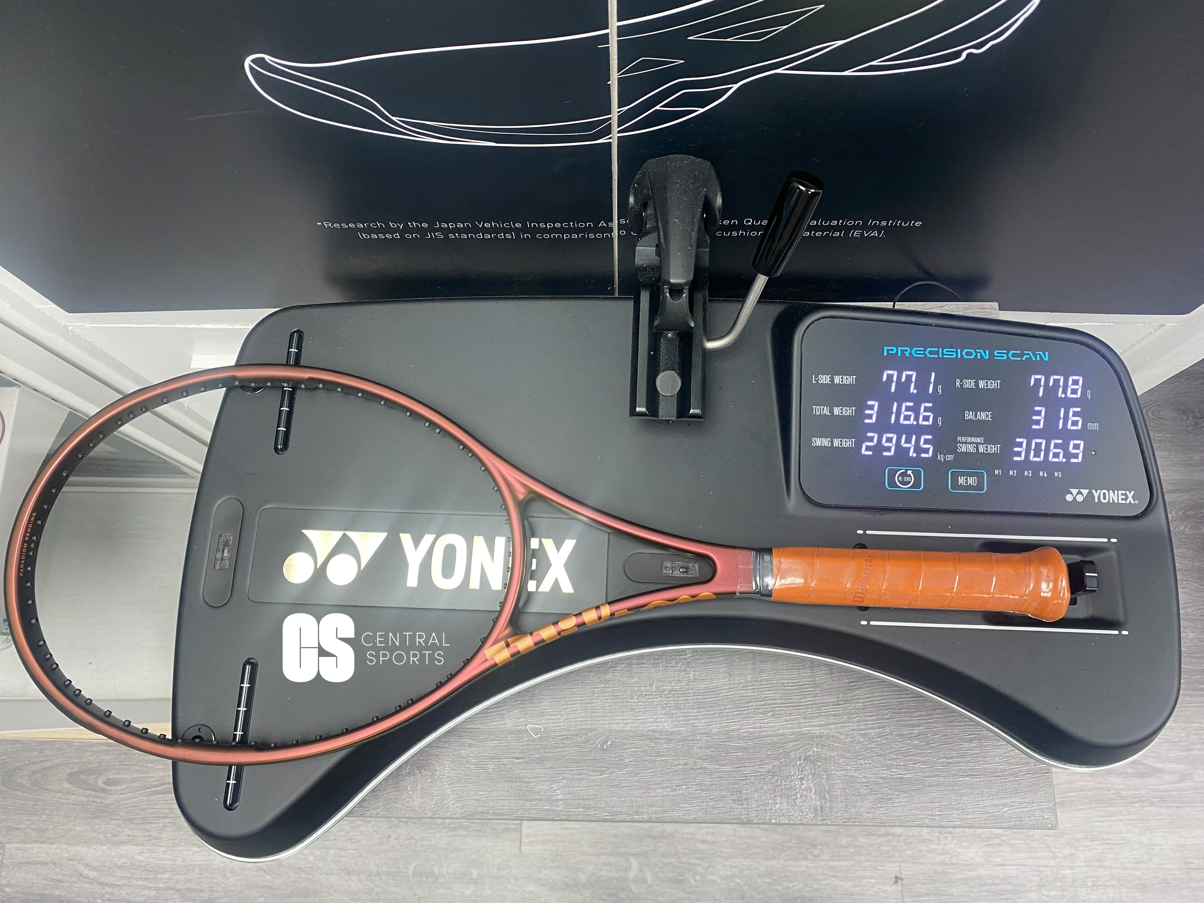 Demo Wilson Pro Staff 97 V14 315g Unstrung Tennis Racket