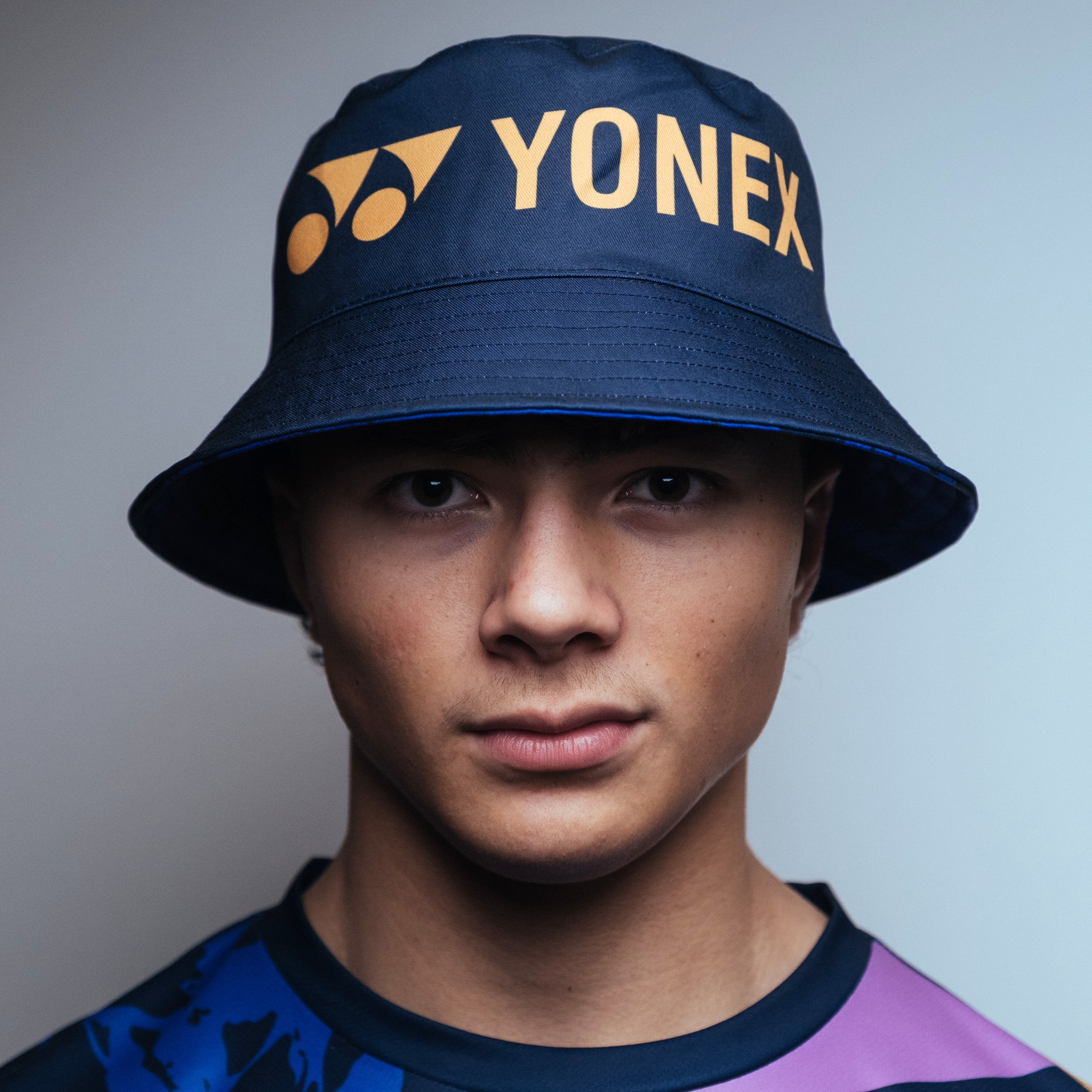 Yonex Legend’s Crown – Reversible Bucket Hat (Ink Blue | Celestial Purple / Pale Gold) Yonex CNY2026 Reversible Bucket Hat A Unisex Clothing Yonex